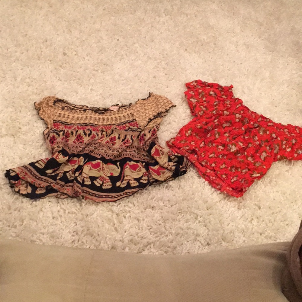 LOT 2 OFF THE SHOULDER CROPPED TOPS Medium m
